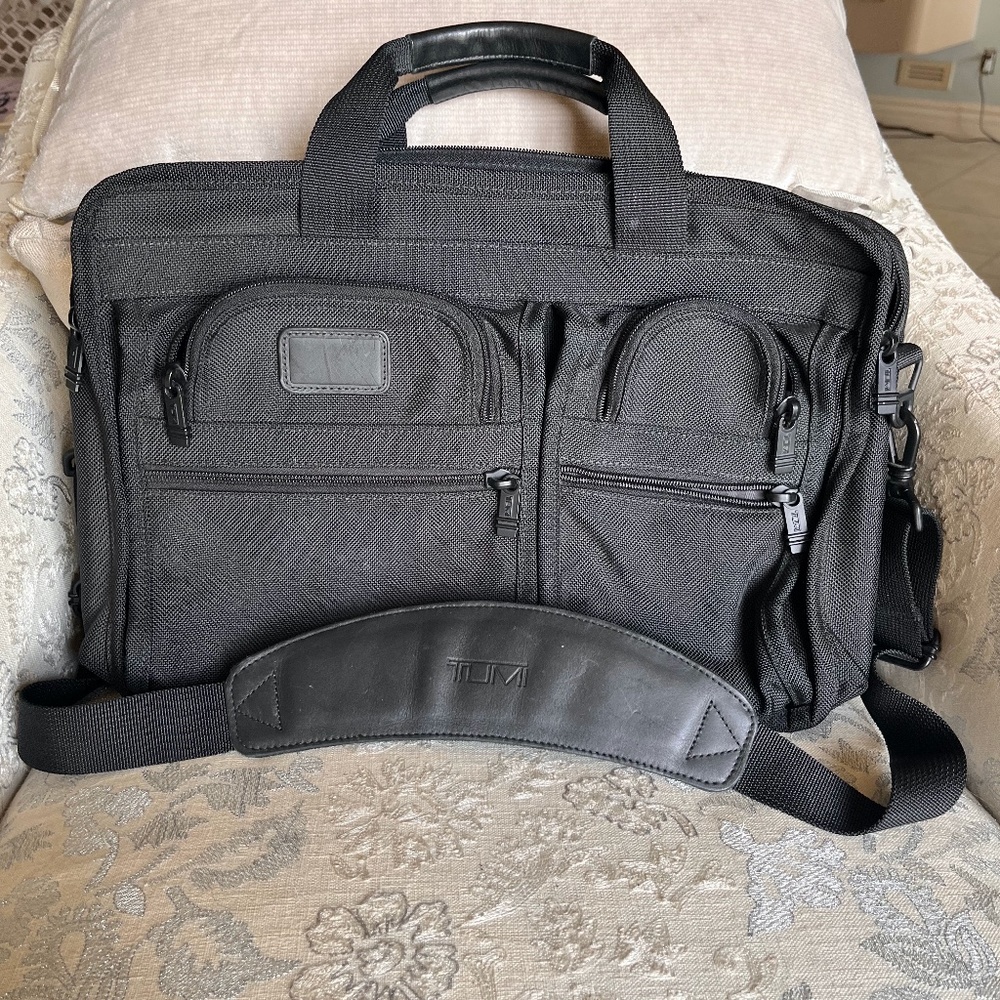 Tumi laptop bag - used like new!
